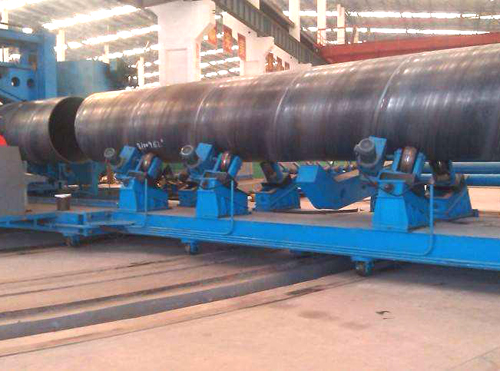 螺旋<a href=http://www.www.shop114.cn target=_blank class=infotextkey>焊接鋼管</a>生產(chǎn)現(xiàn)場(chǎng)