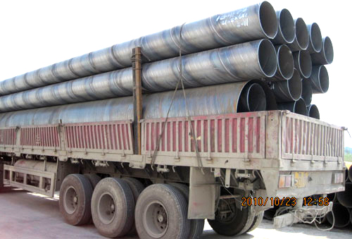 630<a href=http://www.www.shop114.cn target=_blank class=infotextkey>螺旋焊接鋼管</a>裝車